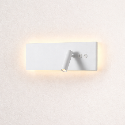 Nela Duo 440, luminaria Tyrval sobre pared cálida neutra